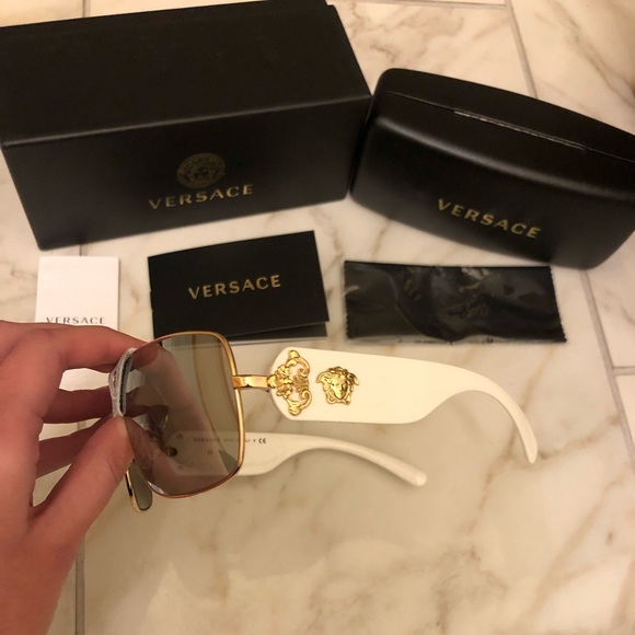 🔥NEW SHOW STOPPER VERSACE SUNGLASSES 🔥 - Picture 9 of 15